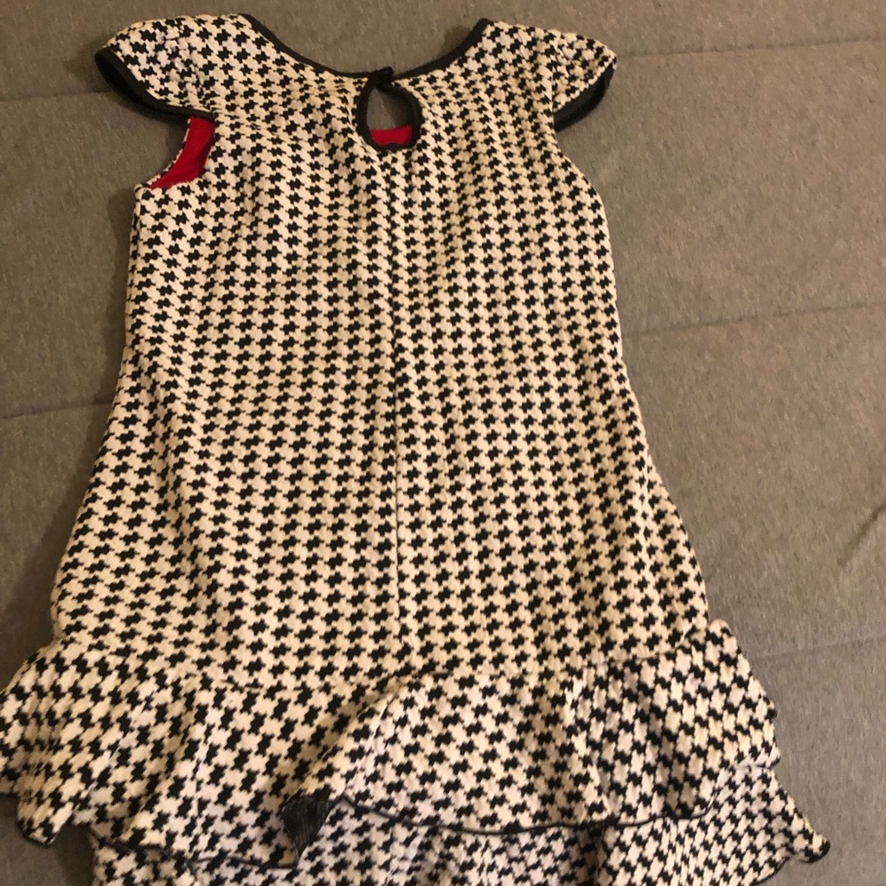 Cute chic vintage looking black and white dress